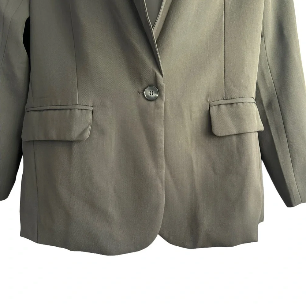 Dazy Lapel Neck Single Button Blazer • Size: Small • Used